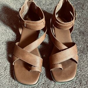 FRYE AND CO. Tan Strappy Sandals
